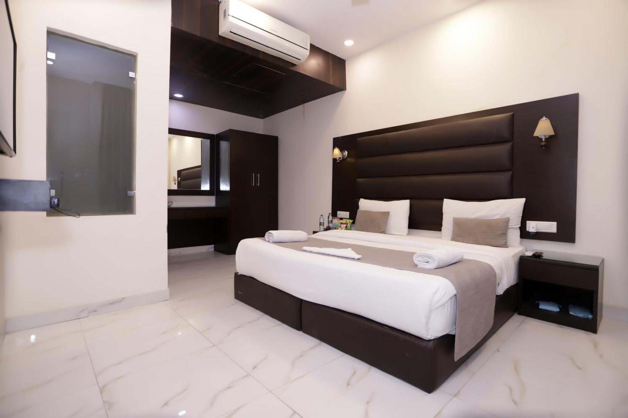 Hotel PK Residency Noida Exterior foto