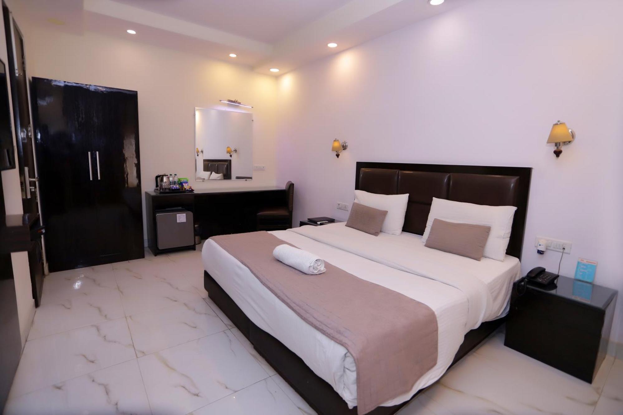 Hotel PK Residency Noida Exterior foto