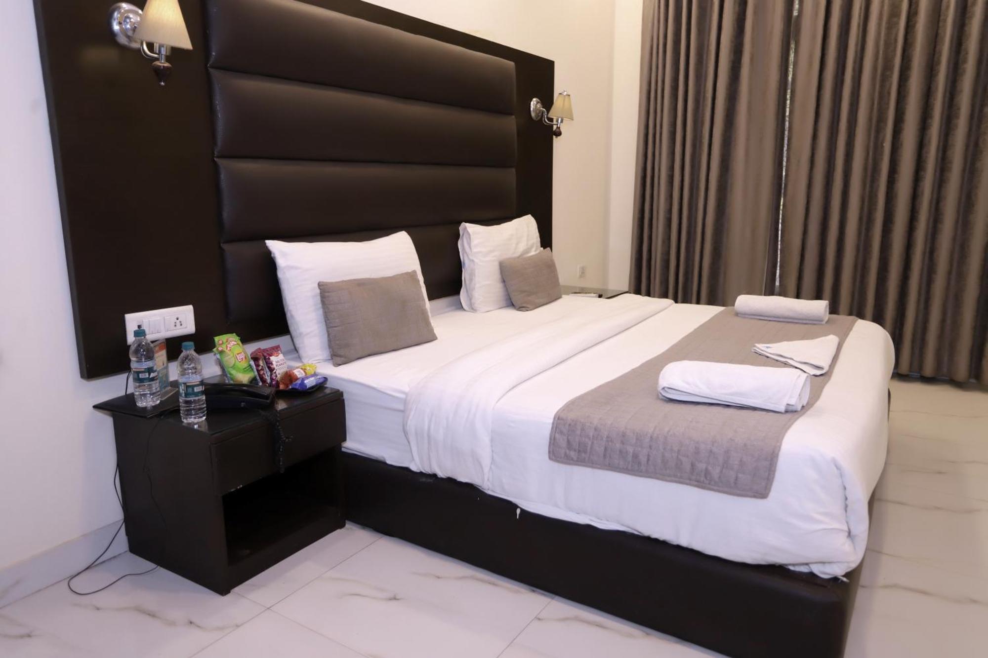 Hotel PK Residency Noida Exterior foto