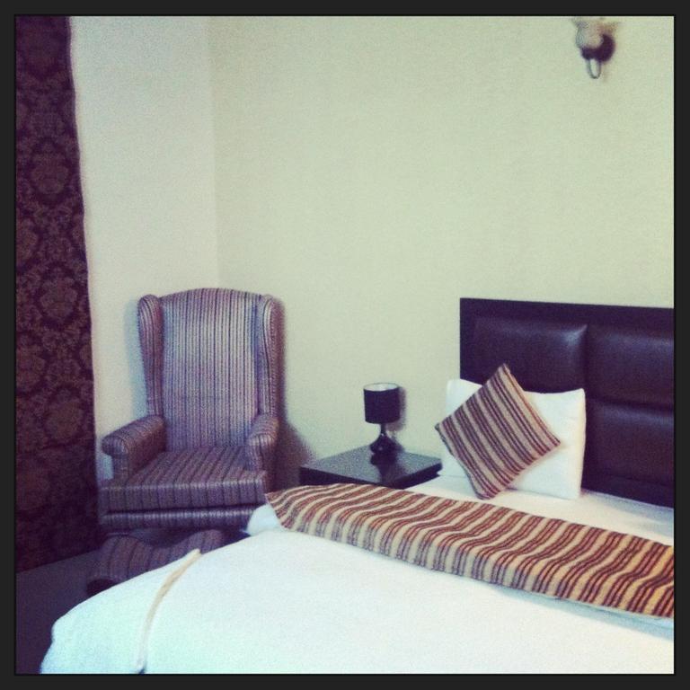 Hotel PK Residency Noida Habitación foto